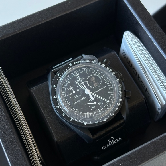 SwatchXOmega snoopy Moonswatch - Picture 1 of 3